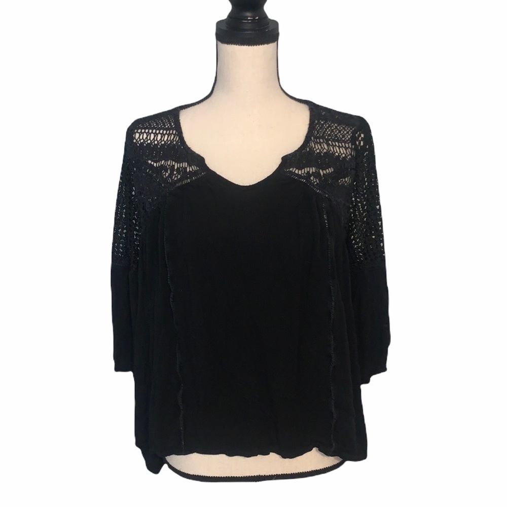 Umgee Black Crochet Quarter Length Sleeve Top size Medium